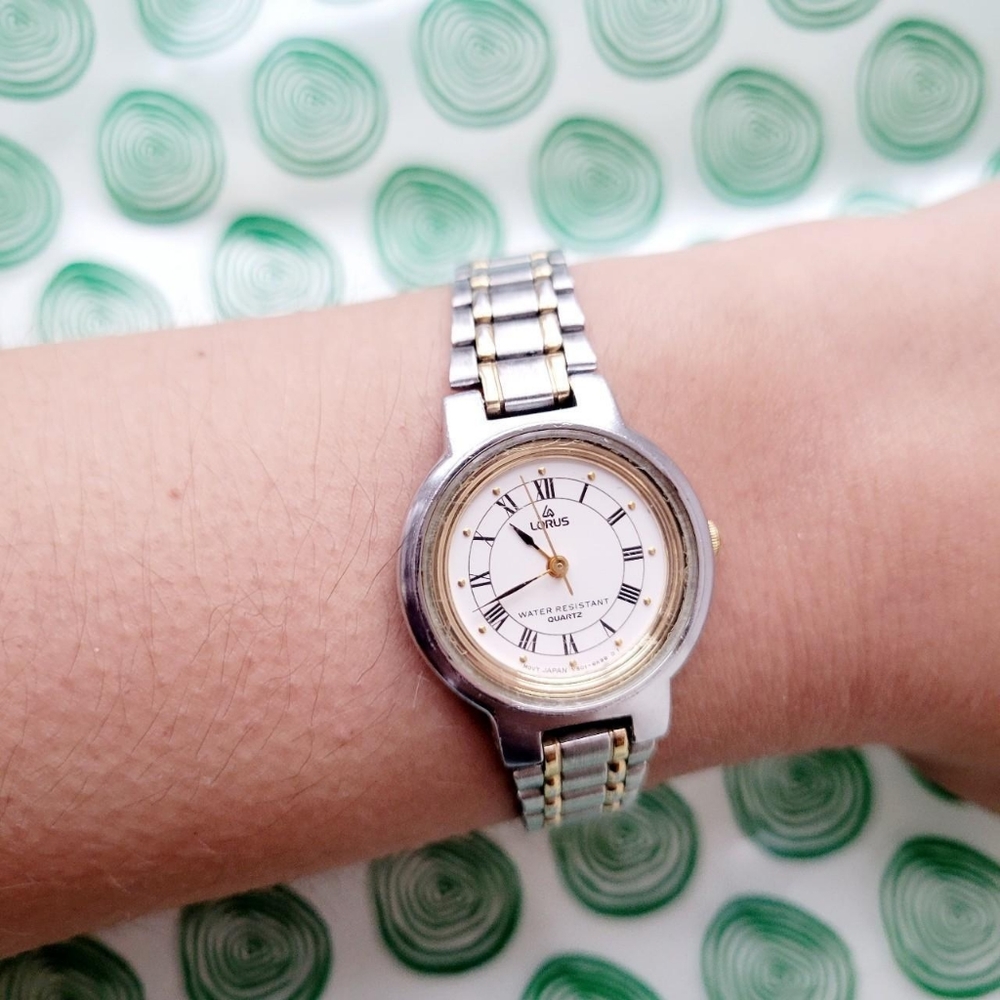 Vintage Lorus Classic Quartz Roman Numerals Watch